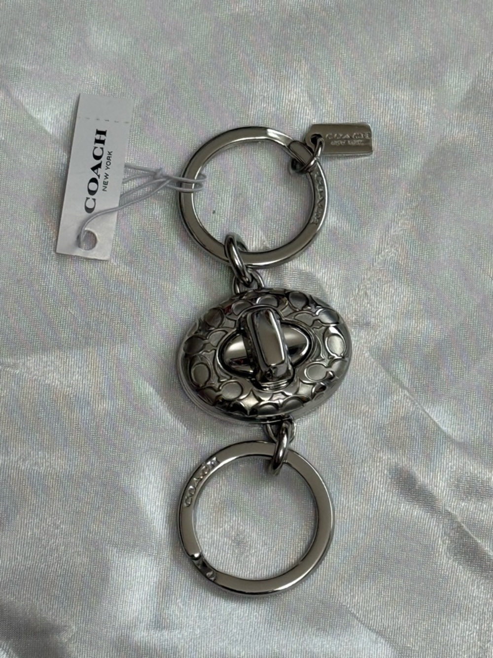 NWT- Silver-tone Oval Toggle Keychain - Picture 2 of 8